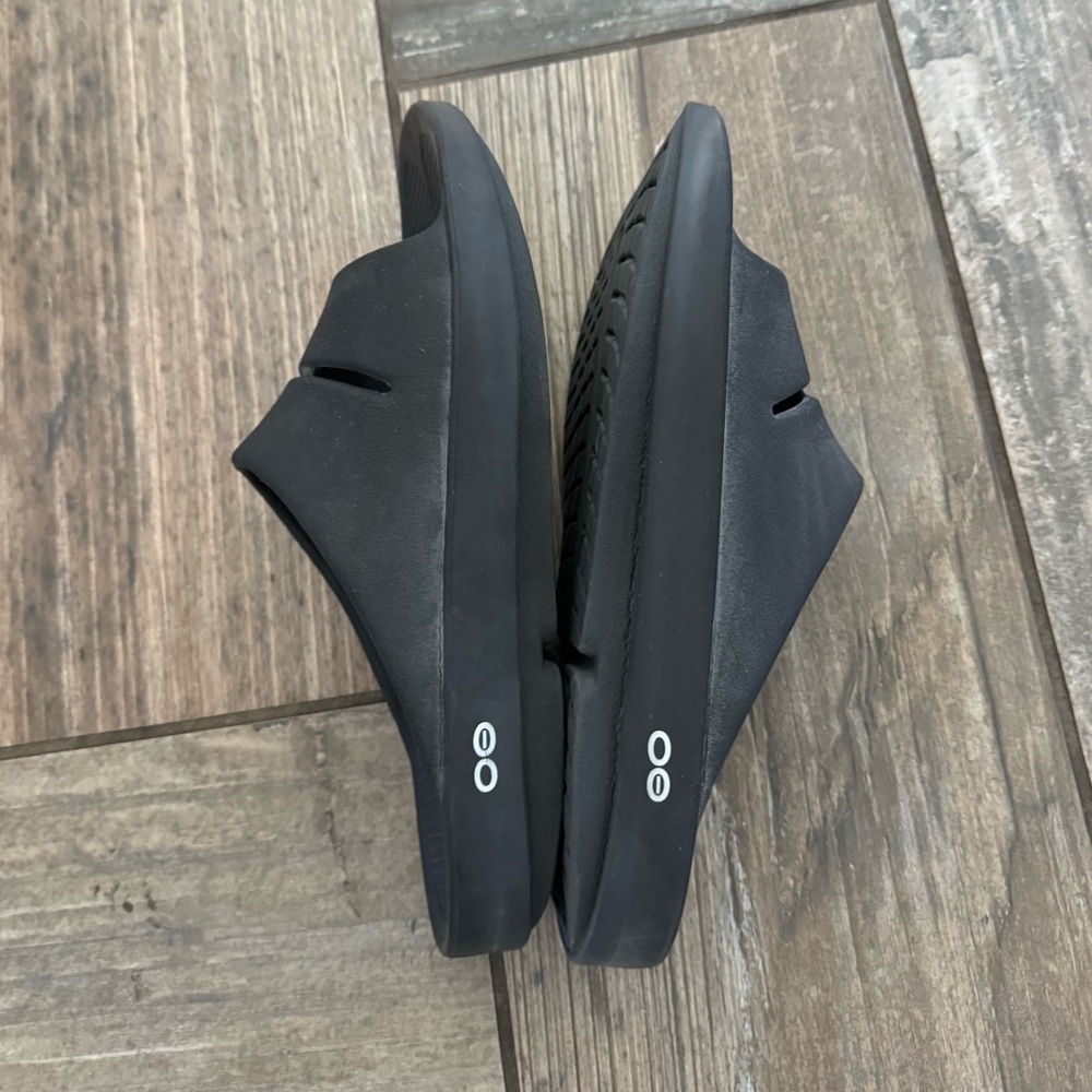 Oofos OOahh Slide Sandal in Black size Women’s 10 or Men’s 8 - Picture 8 of 10
